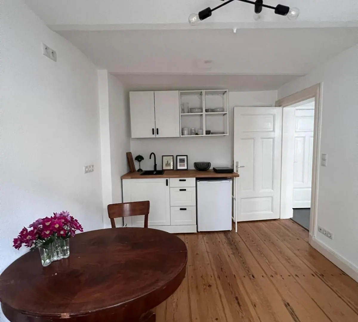 Charmante Souterrain Altbau Wohnung In Alsternaehe ハンブルク 0*,